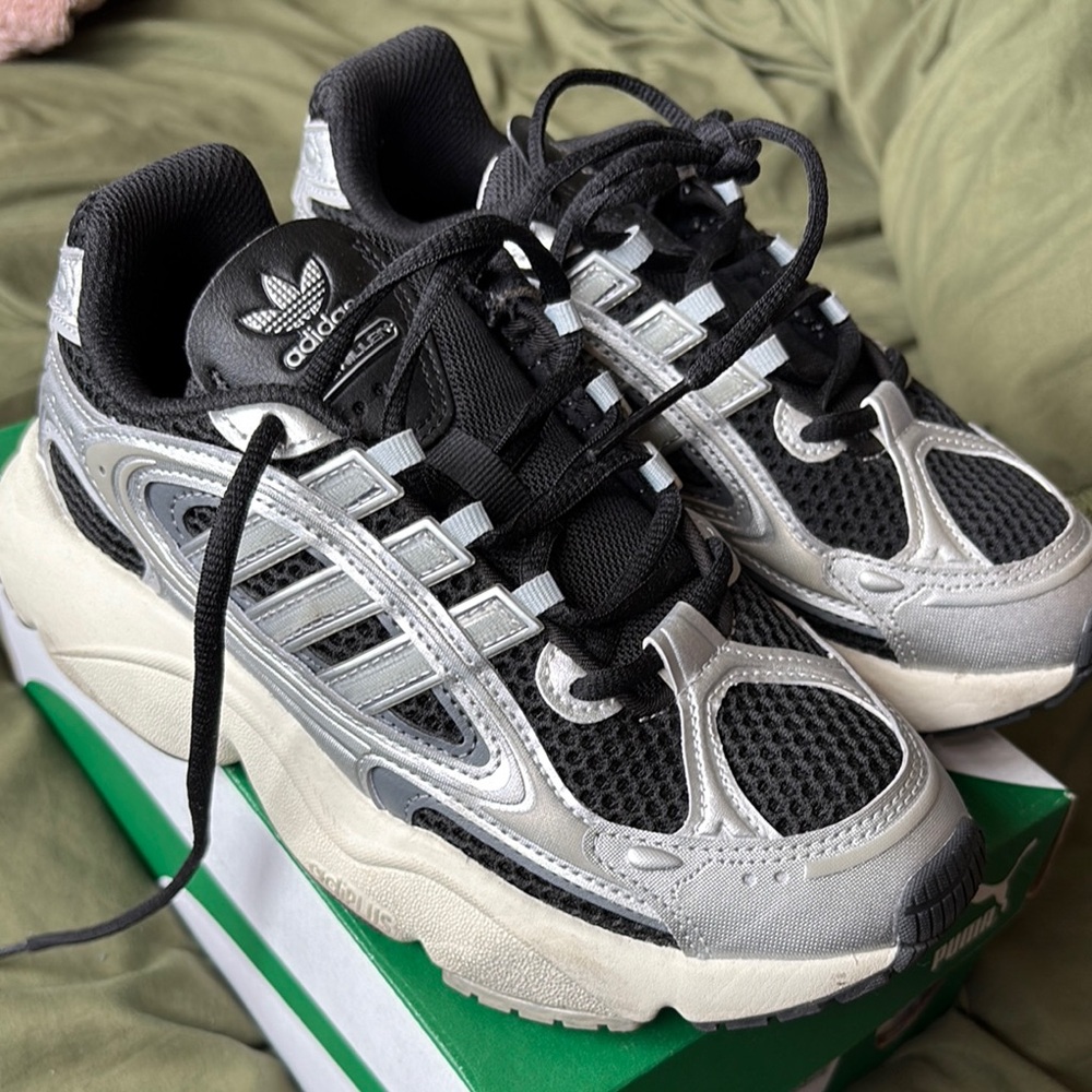 Adidas Ozmillen Sneakers